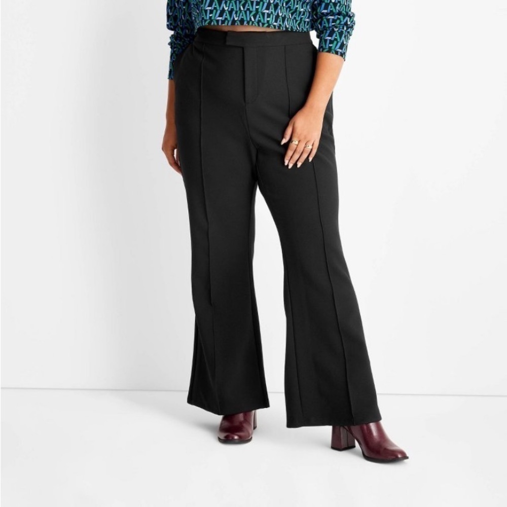 Mid-Rise Flare Pants 
Future Collective Kahlana Barfield Brown
Black 20W/22W